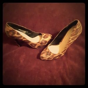 BCBG ladies pumps